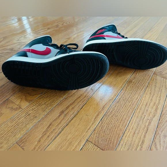 Nike Air Jordan 1 Mid - Picture 7 of 7